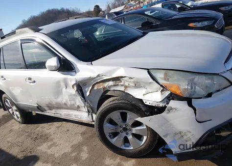 2011 Subaru Outback 2.5I Premium z USA, uszkodzony, nr VIN 4S4BRCCC4B3328234